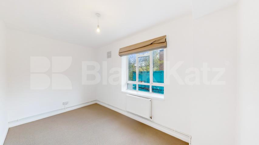Newly refurbished three double bed flat in the heart of St Johns Wood St Johns Wood Road, St Johns Wood
